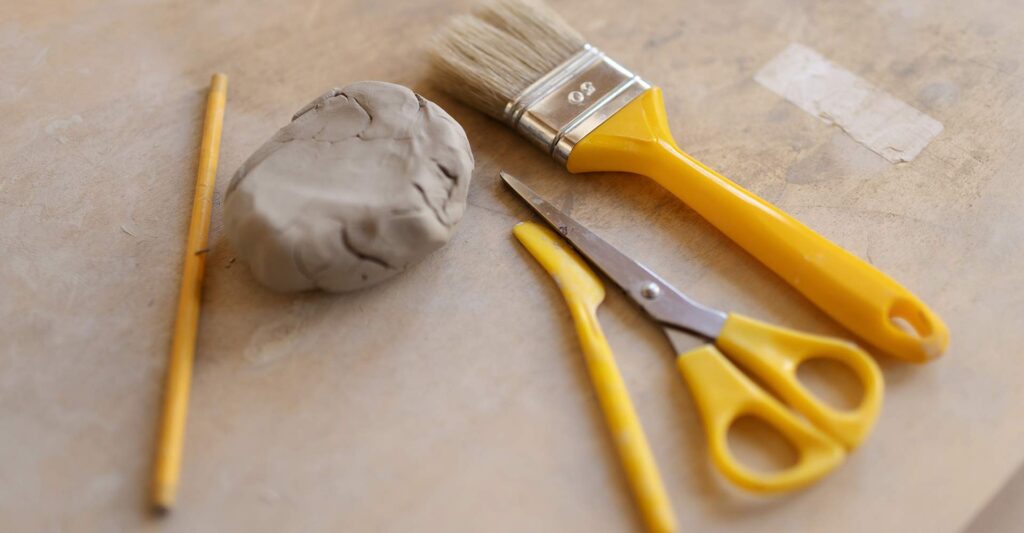 creatività e inclusività con Mani in Creta, il laboratorio di ceramica per studenti di terza media